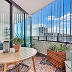 Kozyguru / Wentworth Point /2 Beds + Free Parking
