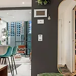 Kozyguru / Wentworth Point /2 Beds + Free Parking
