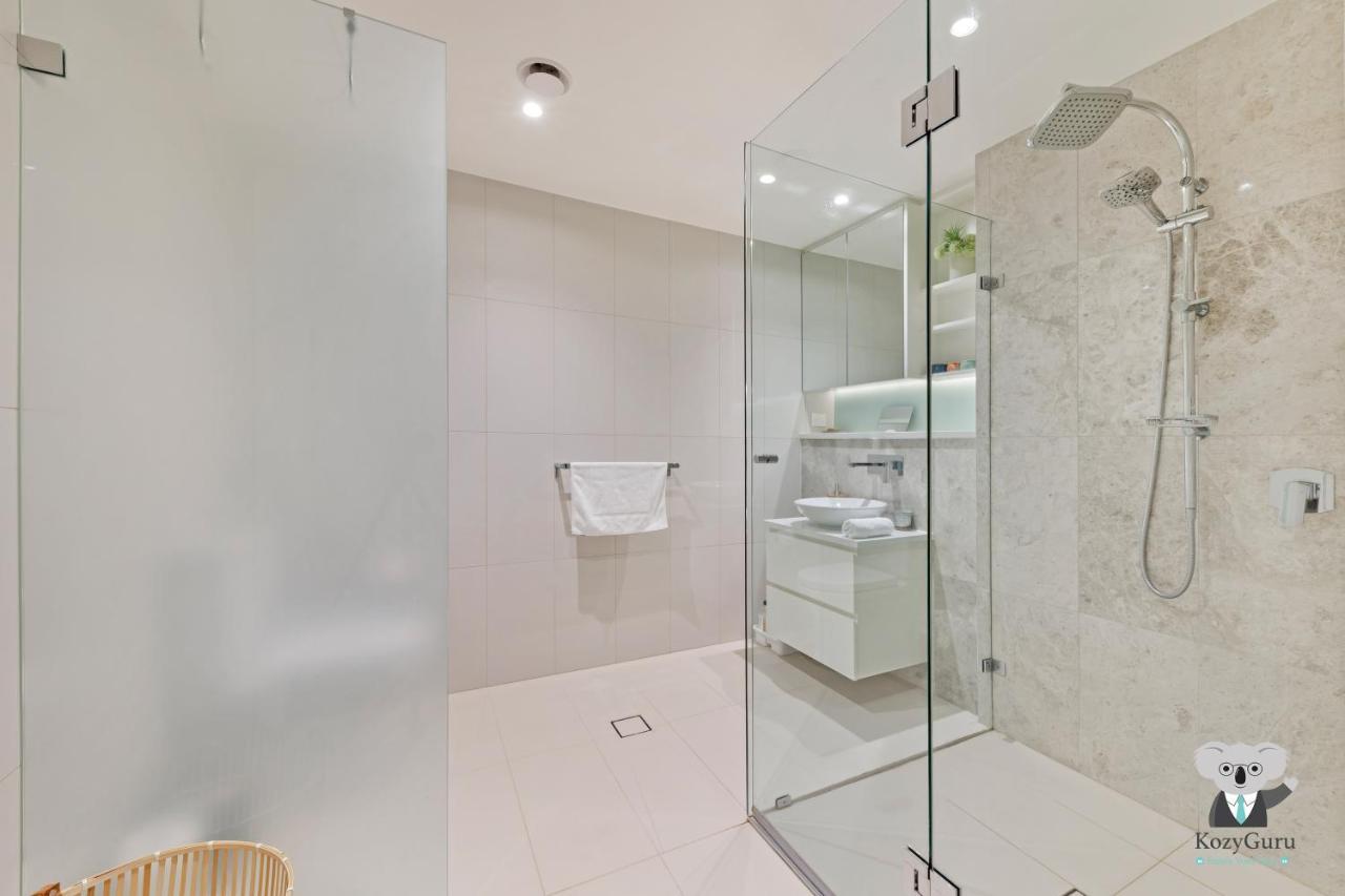 Kozyguru / Wentworth Point /2 Beds + Free Parking * Sydney